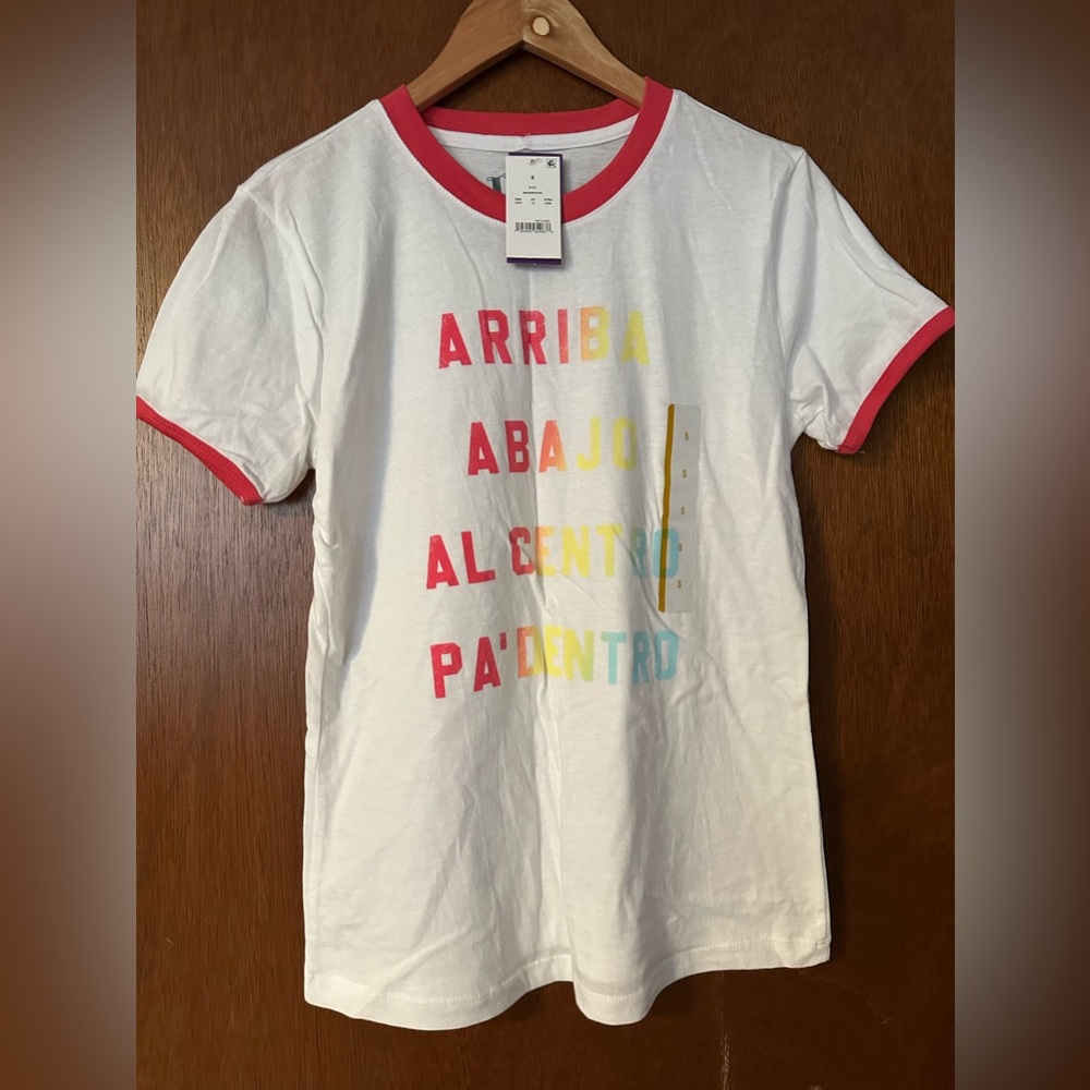 NWT DOE Arriba Abajo Al Centro Pa’dentro T-shirt